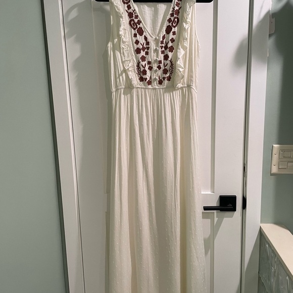 Sim & Sam sleeveless embroidered maxi dress fully lined size Medium - Picture 3 of 10